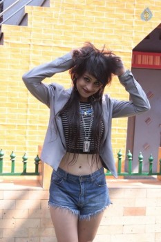 Himalaya Neem Face Wash Present Mtv Girls On Top - 31 of 38