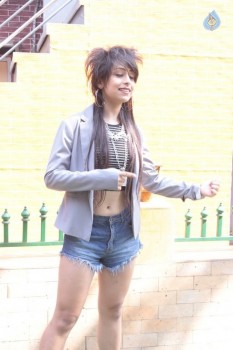 Himalaya Neem Face Wash Present Mtv Girls On Top - 33 of 38