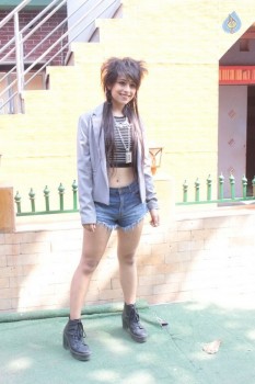 Himalaya Neem Face Wash Present Mtv Girls On Top - 36 of 38