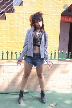 Himalaya Neem Face Wash Present Mtv Girls On Top - 38 of 38