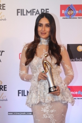 Kareena Kapoor at Filmfare Glamour and Style Awards - 10 of 18