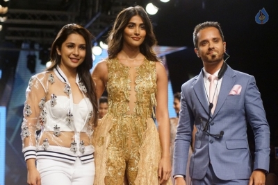 Pooja Hegde at LFW Winter Festive 2017 - 10 of 17
