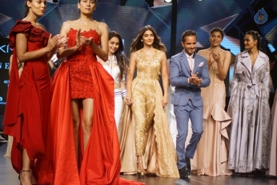 Pooja Hegde at LFW Winter Festive 2017 - 12 of 17