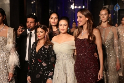 Preity Zinta Walks The Ramp At LFW 2017 - 1 of 15