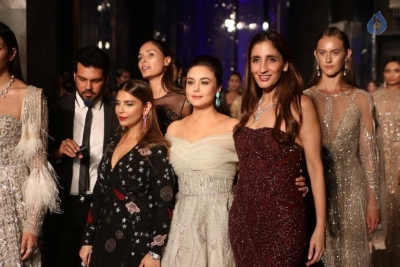 Preity Zinta Walks The Ramp At LFW 2017 - 7 of 15