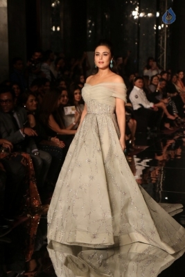Preity Zinta Walks The Ramp At LFW 2017 - 11 of 15