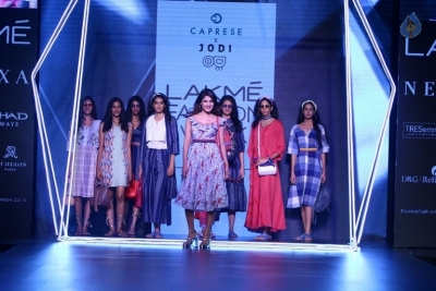 Ria Chakravarthi Walks The Ramp at LFW 2017 - 11 of 17