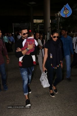 Sachin Tendulkar and Bollywood Celebrities Spotted at Airport - 17 of 60