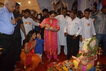 Shilpa Shetty Family at Andheri Cha Raja - 14 of 23