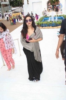 Shilpa Shetty Family at Andheri Cha Raja - 22 of 23