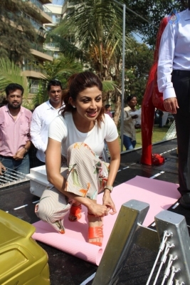 Shilpa Shetty Yoga Pose Statue Inauguration Pics - 38 of 38