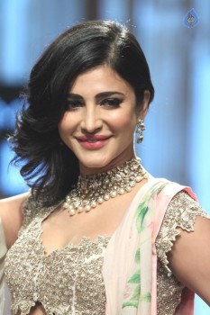 Shruti Haasan at LFW Summer Resort 2016 - 10 of 20