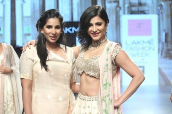 Shruti Haasan at LFW Summer Resort 2016 - 12 of 20
