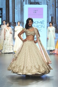 Shruti Haasan at LFW Summer Resort 2016 - 17 of 20