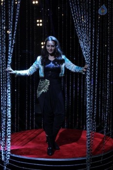 Sonakshi Sinha at Indian Idol Junior Sets - 6 of 14