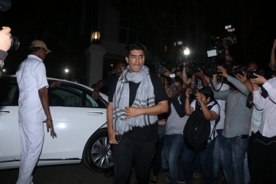 Sridevi Death - Celebs Visit Anil Kapoor Set 4 - 23 of 41