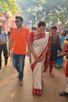 Sushmita Sen at Durga Aarti - 2 of 21