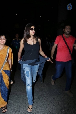 Sushmita Sen at Mumbai Airport - 14 of 18