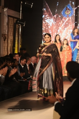 Tapsee Pannu At Forevermark Collection Fashion Show - 8 of 9