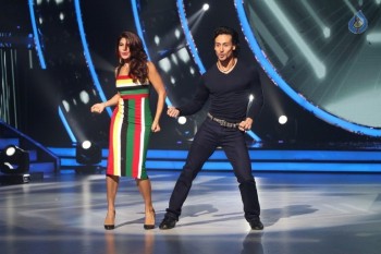 Tiger Shroff at Jhalak Dikhhla Jaa Sets - 9 of 32