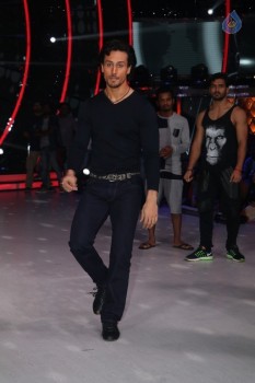 Tiger Shroff at Jhalak Dikhhla Jaa Sets - 24 of 32
