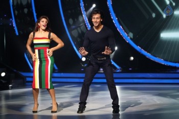 Tiger Shroff at Jhalak Dikhhla Jaa Sets - 32 of 32