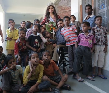 Urvashi Rautela Celebrates Children Day - 2 of 6