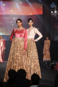 Vikram Phadnis 25 years Completion Fashion Show - 33 of 91