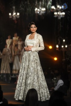 Vikram Phadnis 25 years Completion Fashion Show - 38 of 91