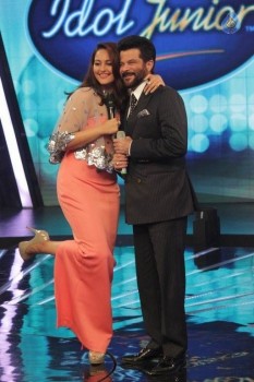 Welcome Back Stars at Indian Idol Juniors Sets - 10 of 13