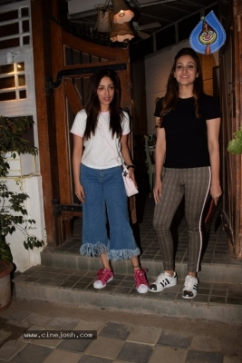 Yami Gautam Spotted At Juhu - 3 of 8