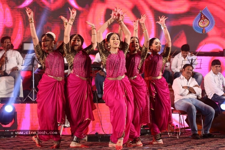 Ala Vaikunthapurramuloo Musical Concert Set 01 - 2 / 21 photos