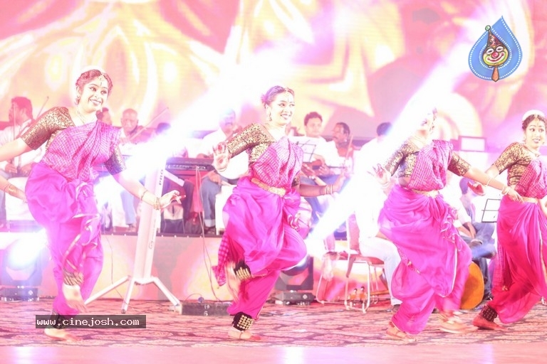 Ala Vaikunthapurramuloo Musical Concert Set 01 - 10 / 21 photos