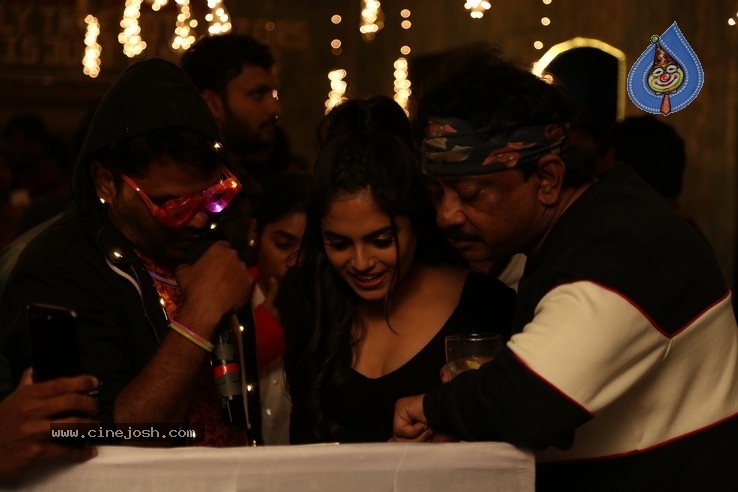 Beautiful Movie Party Pics - 65 / 98 photos