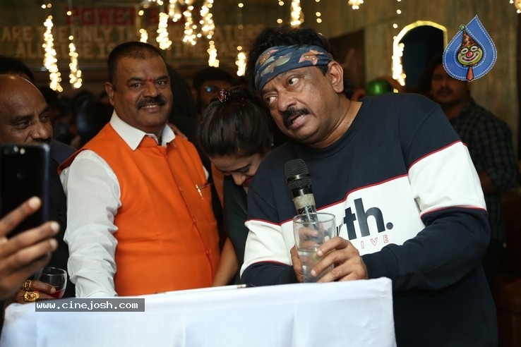 Beautiful Movie Party Pics - 67 / 98 photos