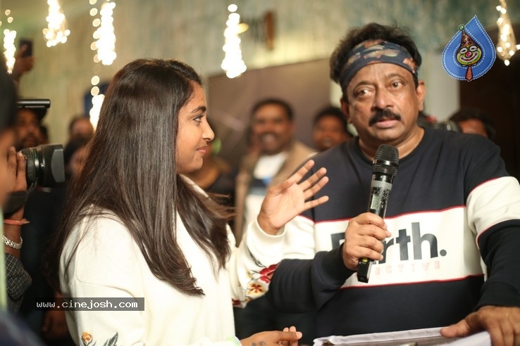 Beautiful Movie Party Pics - 68 / 98 photos