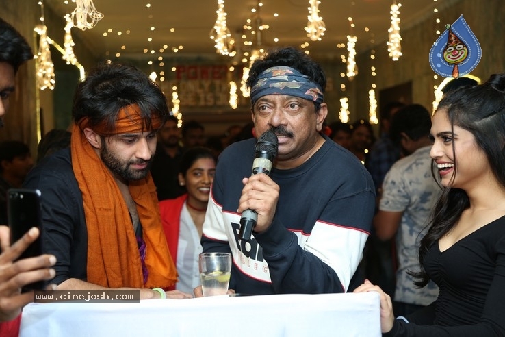 Beautiful Movie Party Pics - 70 / 98 photos