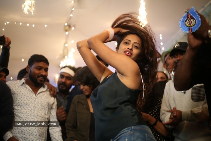 Beautiful Movie Party Pics - 83 / 98 photos