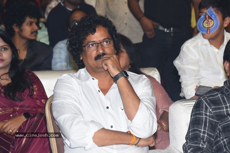 Entha Manchivaadavuraa Pre Release Event Set 01 - 11 / 34 photos