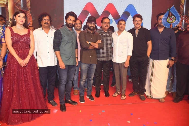 Entha Manchivaadavuraa Pre Release Event Set 02 - 44 / 81 photos