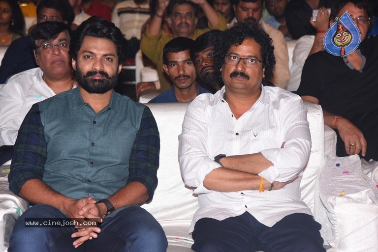 Entha Manchivaadavuraa Pre Release Event Set 02 - 46 / 81 photos