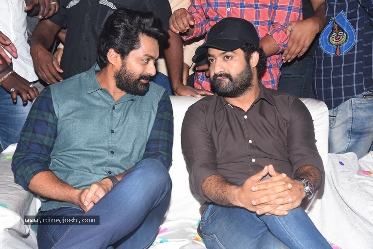 Entha Manchivaadavuraa Pre Release Event Set 02 - 47 / 81 photos