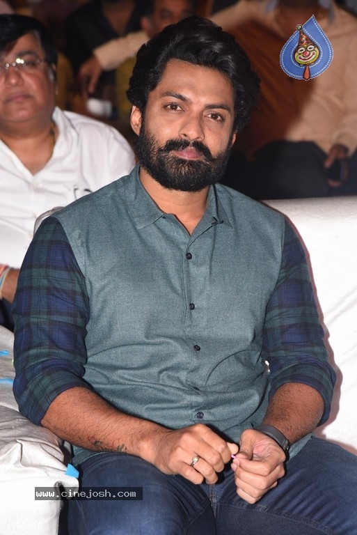 Entha Manchivaadavuraa Pre Release Event Set 02 - 66 / 81 photos