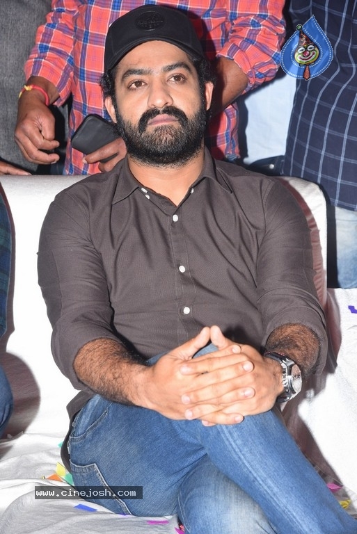 Entha Manchivaadavuraa Pre Release Event Set 02 - 68 / 81 photos