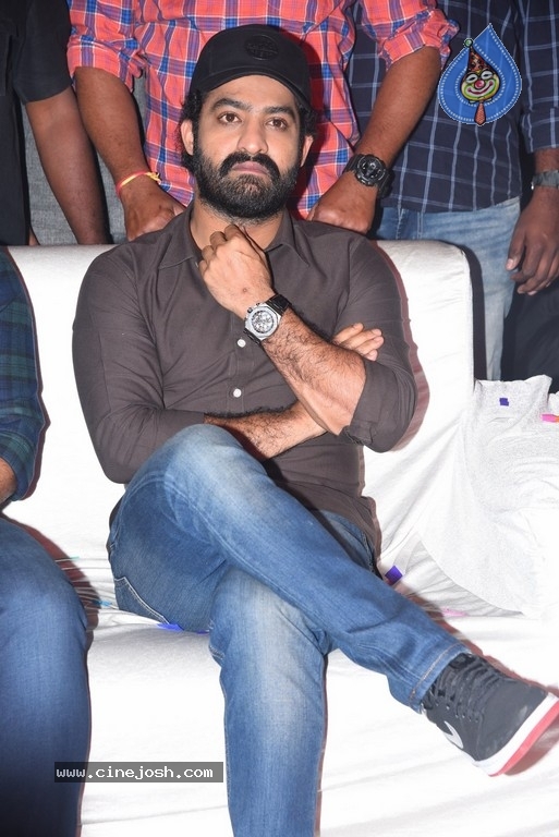 Entha Manchivaadavuraa Pre Release Event Set 02 - 69 / 81 photos