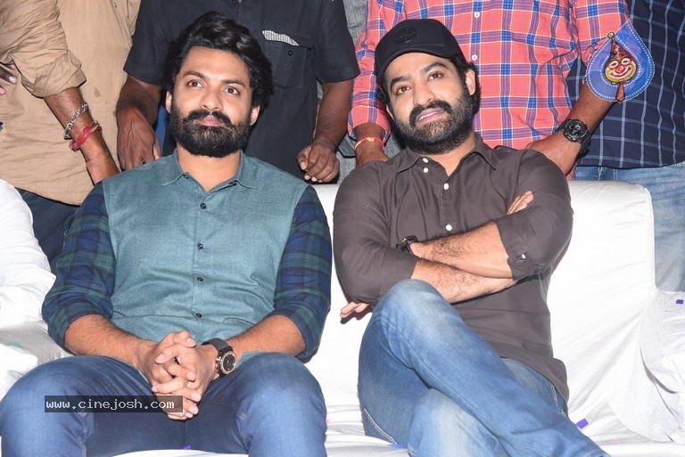 Entha Manchivaadavuraa Pre Release Event Set 02 - 73 / 81 photos