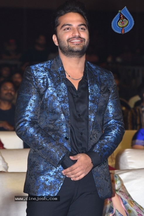 Hit PreRelease Event Set 02 - 70 / 104 photos