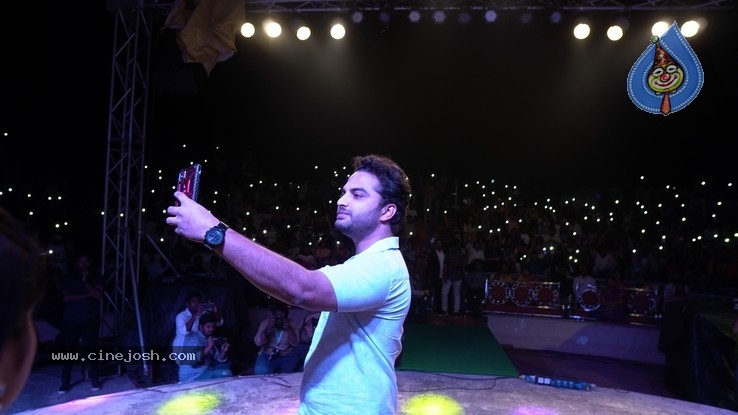 Hit Team At Gitam College - 3 / 21 photos