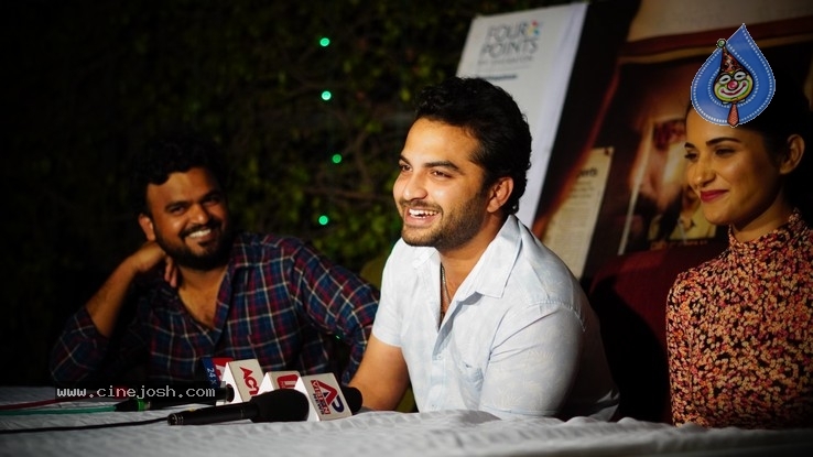 Hit Team At Gitam College - 10 / 21 photos