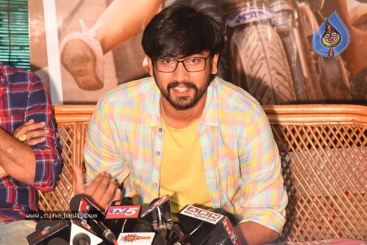 Iddari Lokam Okate  Press Meet - 11 / 13 photos